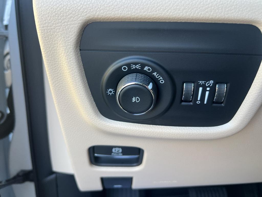 new 2025 Jeep Grand Cherokee car, priced at $47,345