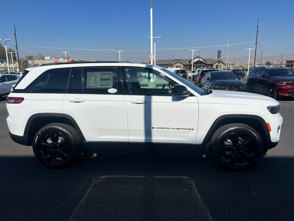 new 2025 Jeep Grand Cherokee car, priced at $47,345