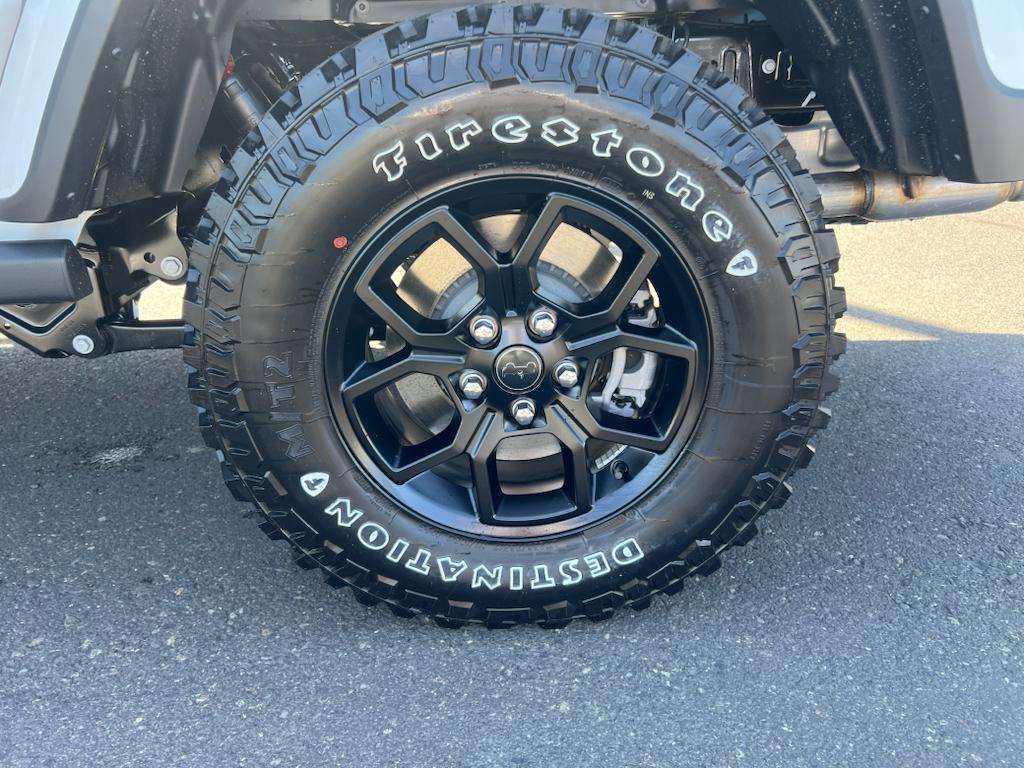 new 2025 Jeep Gladiator car, priced at $46,074