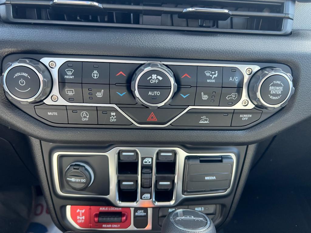 new 2025 Jeep Gladiator car, priced at $46,074