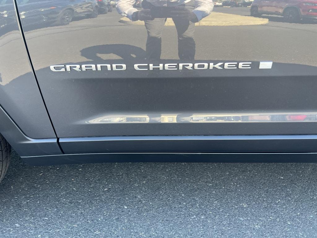 new 2025 Jeep Grand Cherokee car, priced at $49,065