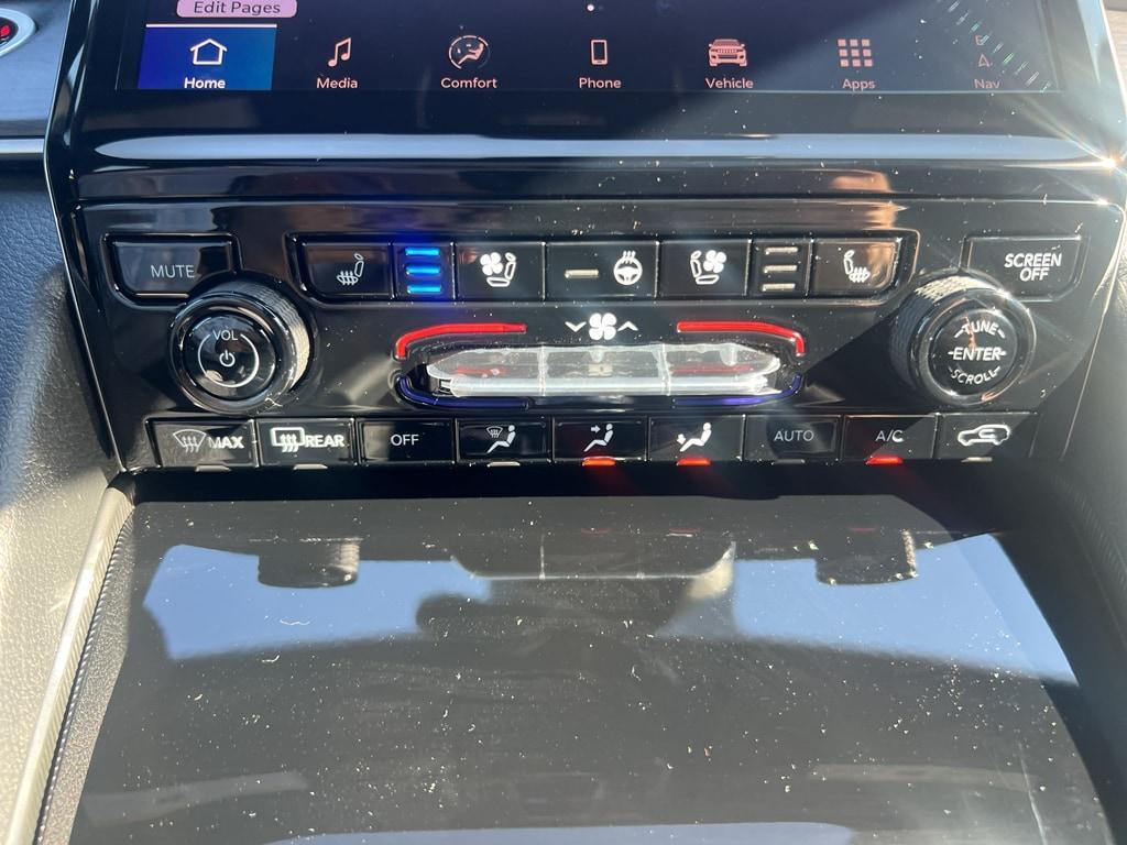 new 2025 Jeep Grand Cherokee car, priced at $49,065
