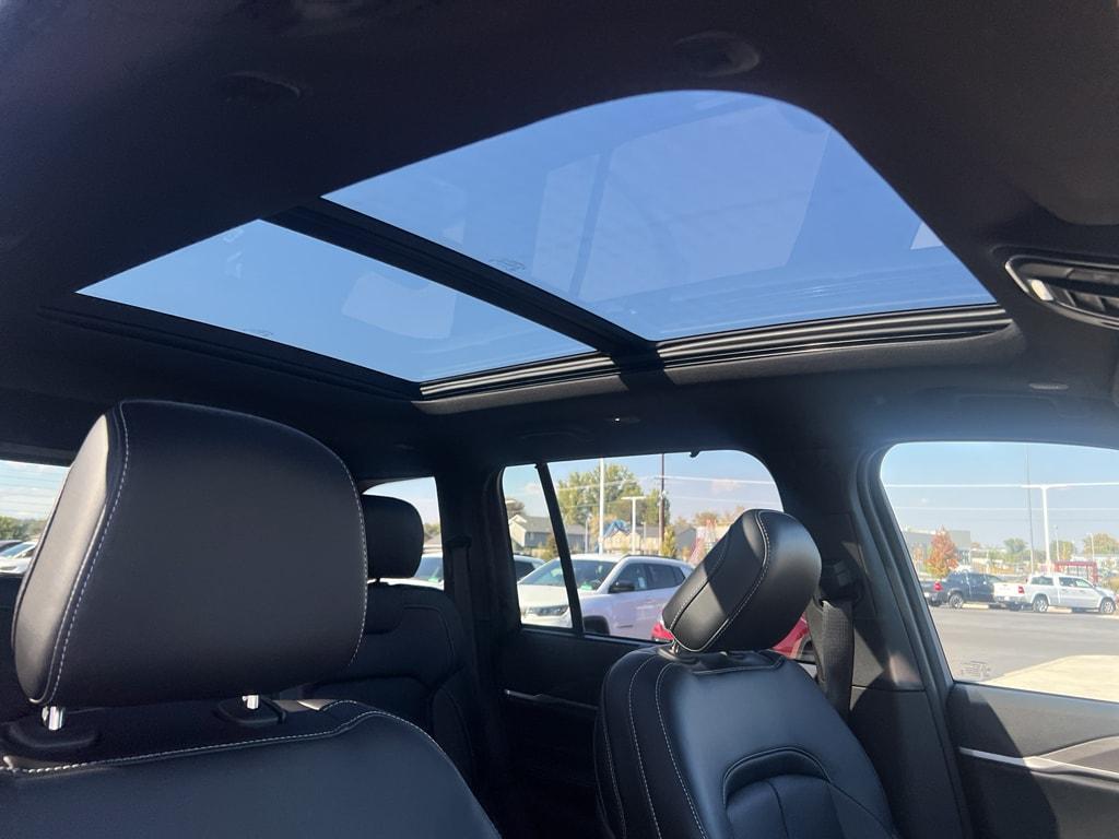 new 2025 Jeep Grand Cherokee car, priced at $49,065