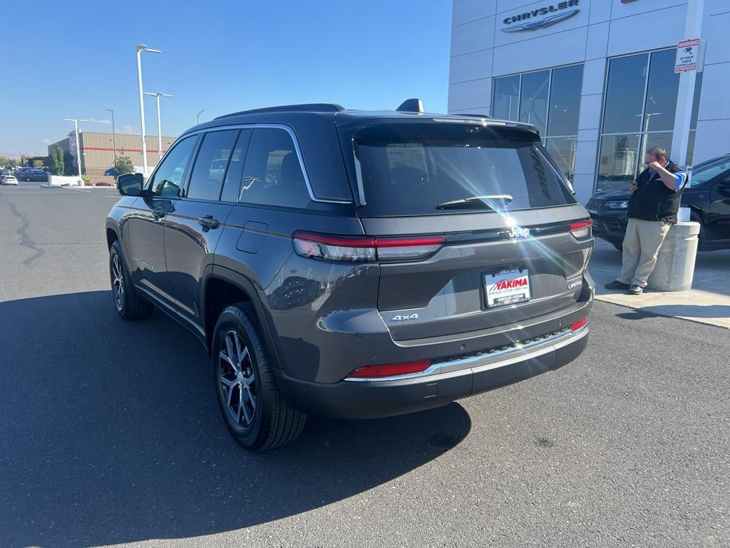 new 2025 Jeep Grand Cherokee car, priced at $49,065