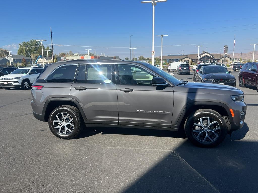 new 2025 Jeep Grand Cherokee car, priced at $49,065