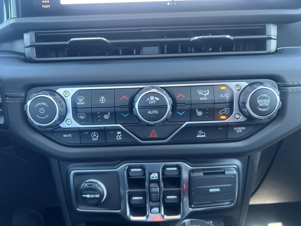 new 2025 Jeep Gladiator car, priced at $45,184