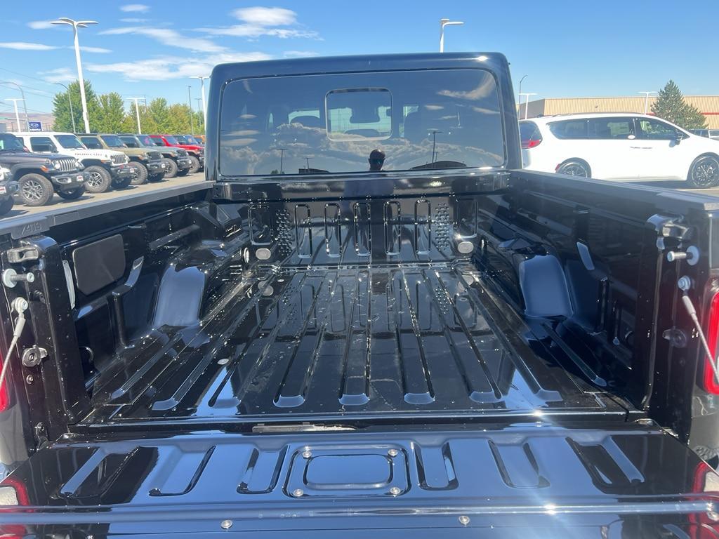 new 2025 Jeep Gladiator car, priced at $45,184