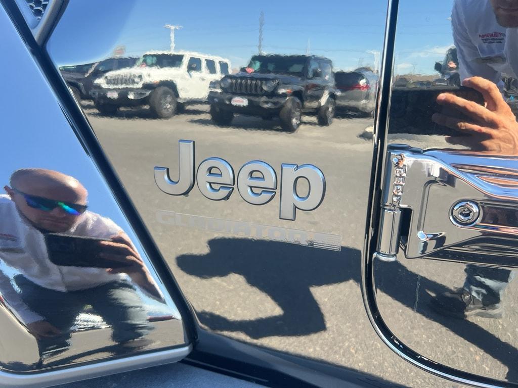 new 2025 Jeep Gladiator car, priced at $45,184