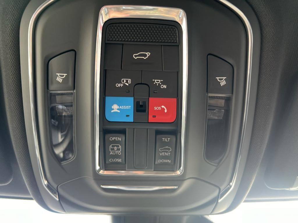 new 2025 Jeep Grand Cherokee L car, priced at $41,556