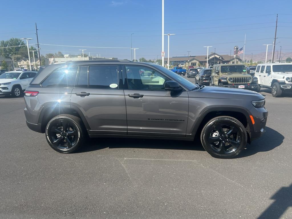 new 2025 Jeep Grand Cherokee car, priced at $53,076