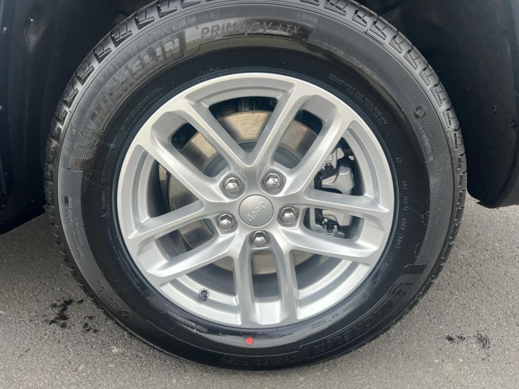 new 2025 Jeep Grand Cherokee L car, priced at $42,927