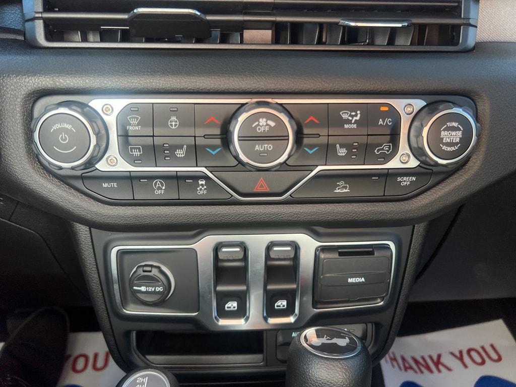 new 2025 Jeep Wrangler car, priced at $40,253