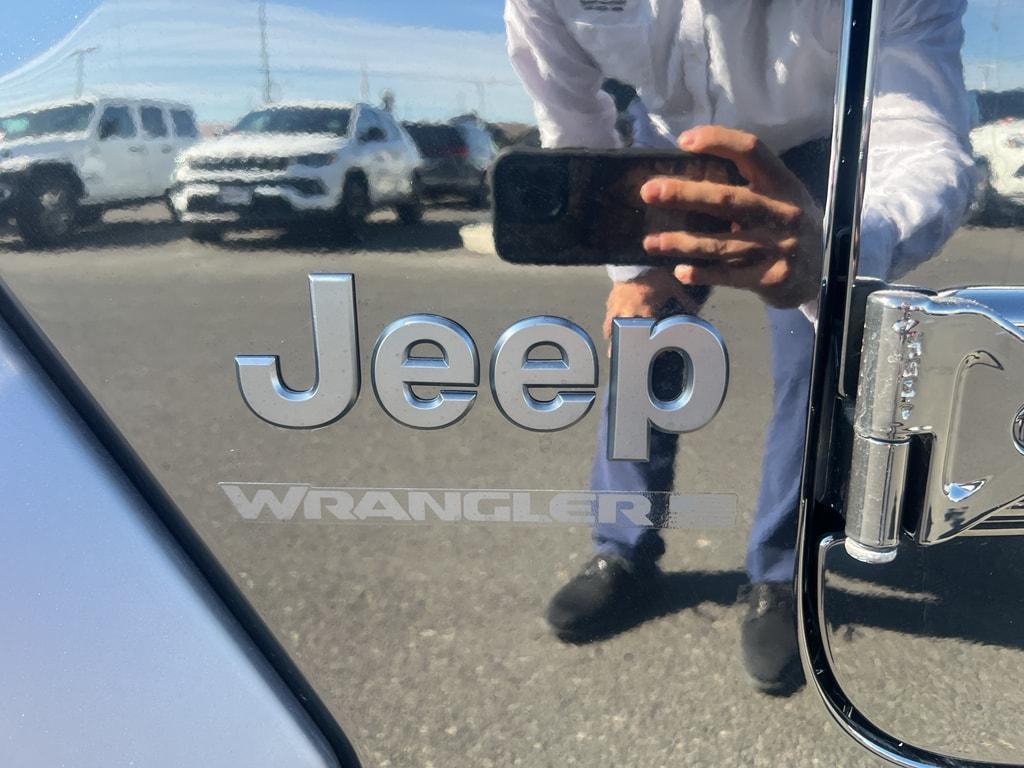 new 2025 Jeep Wrangler car, priced at $40,253