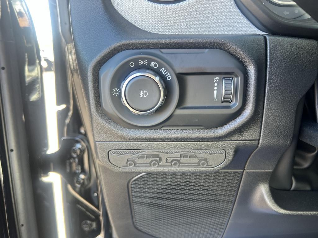 new 2025 Jeep Wrangler car, priced at $40,253