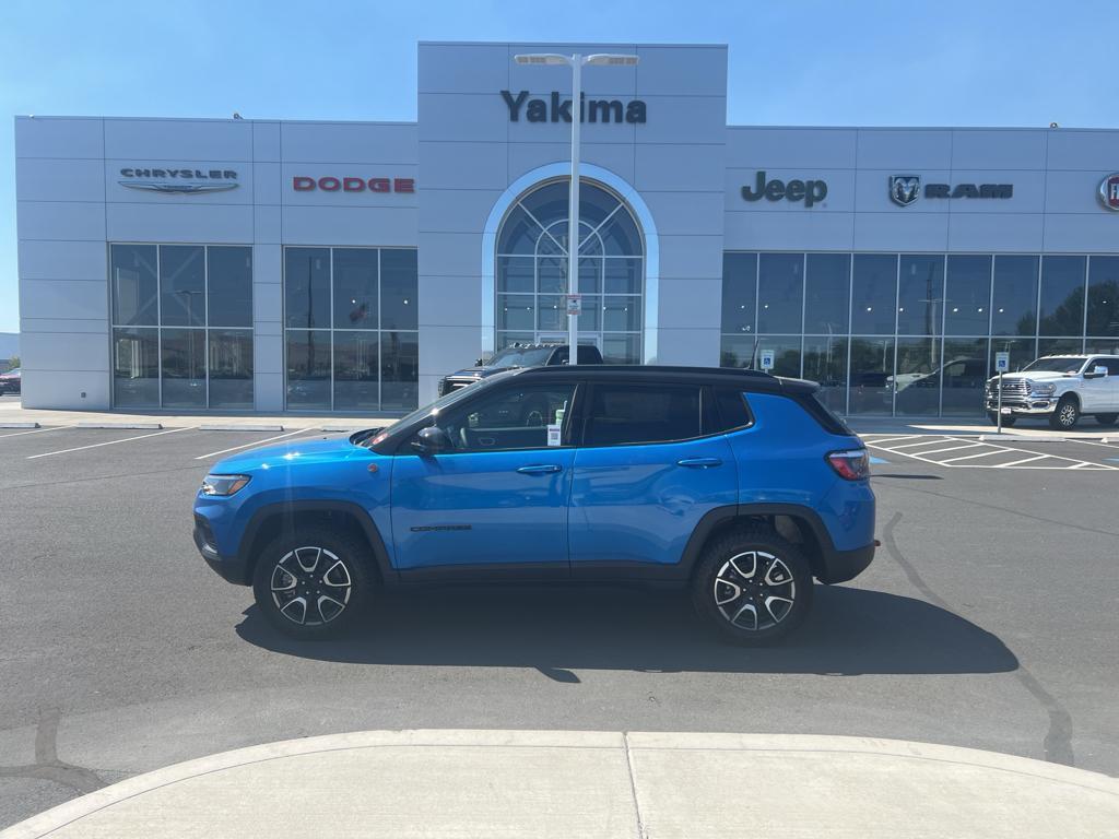 new 2024 Jeep Compass car, priced at $37,104