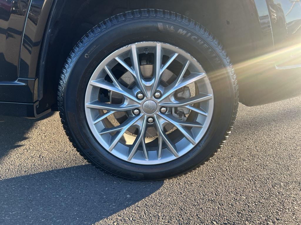 used 2022 Jeep Grand Cherokee car, priced at $35,999
