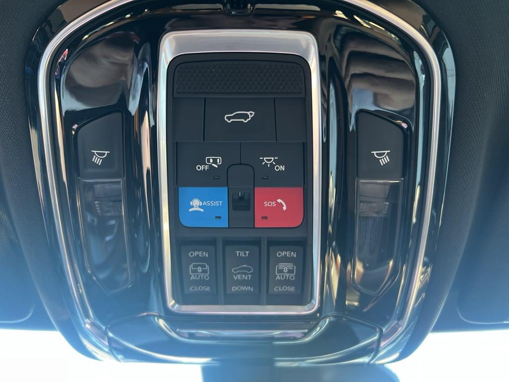 used 2022 Jeep Grand Cherokee car, priced at $35,999