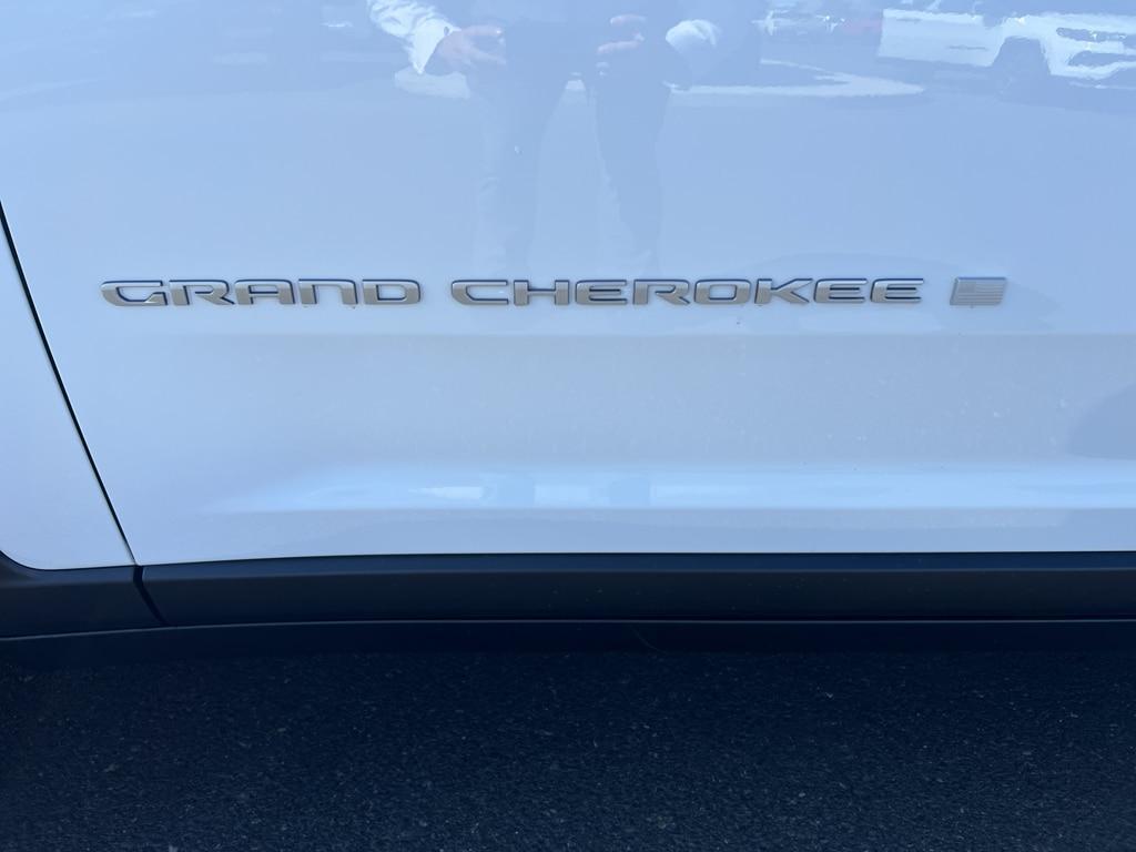 new 2025 Jeep Grand Cherokee car, priced at $45,683