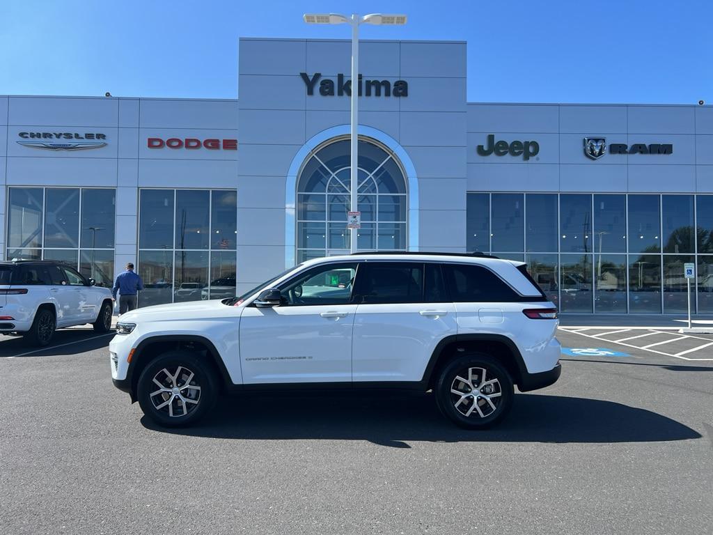 new 2025 Jeep Grand Cherokee car, priced at $45,683