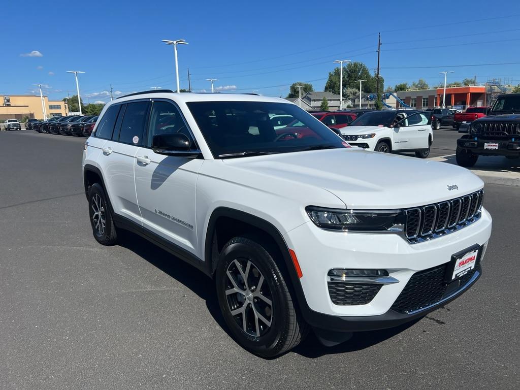 new 2025 Jeep Grand Cherokee car, priced at $45,683