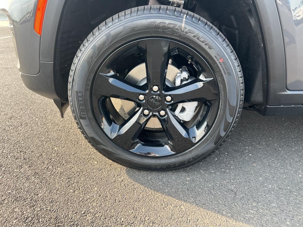new 2025 Jeep Grand Cherokee car, priced at $47,881