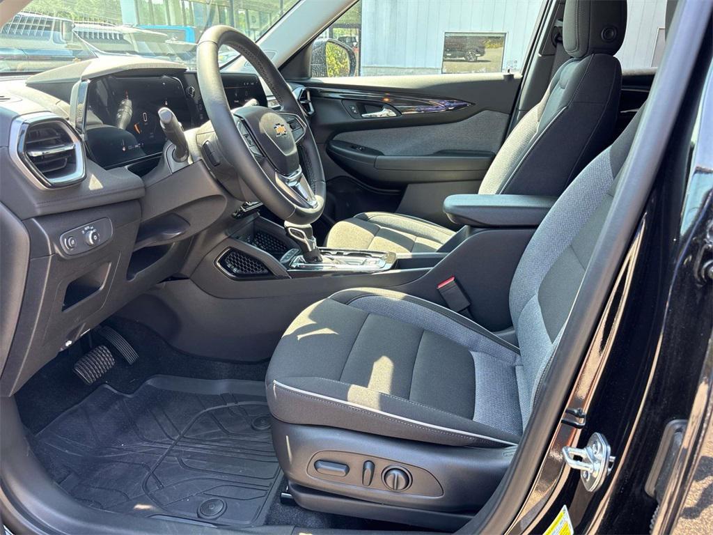 new 2025 Chevrolet TrailBlazer car, priced at $31,125