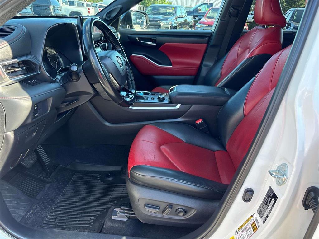 used 2021 Toyota Highlander car, priced at $35,270