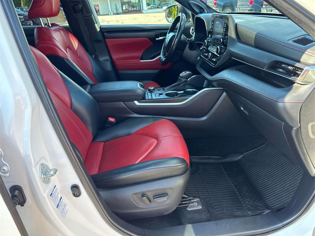 used 2021 Toyota Highlander car, priced at $35,270