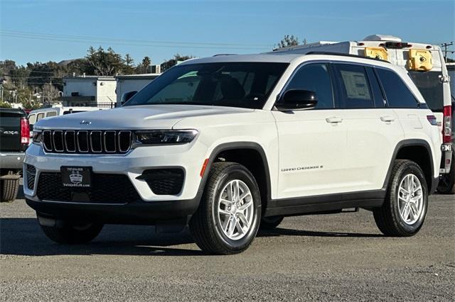 new 2025 Jeep Grand Cherokee car, priced at $40,870