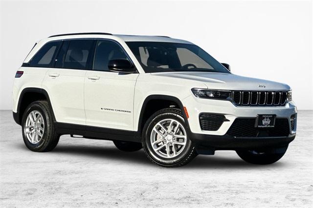 new 2025 Jeep Grand Cherokee car, priced at $40,870