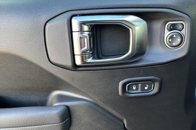 new 2025 Jeep Wrangler car, priced at $46,025