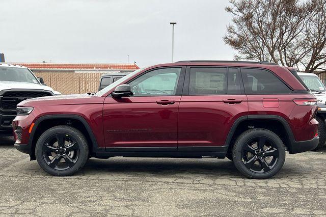 new 2025 Jeep Grand Cherokee car, priced at $45,675