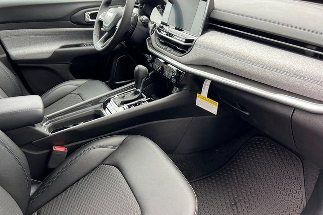 new 2025 Jeep Compass car, priced at $33,010