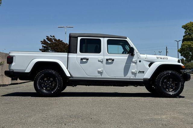 new 2025 Jeep Gladiator car, priced at $43,395