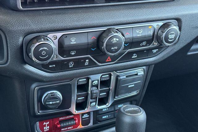 new 2025 Jeep Gladiator car, priced at $43,395