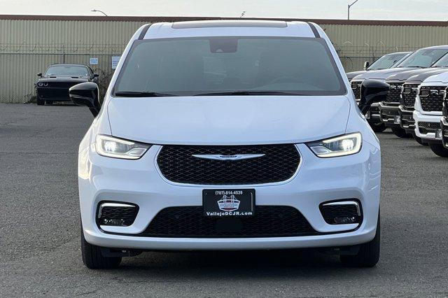 new 2025 Chrysler Pacifica car, priced at $44,320