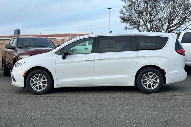 new 2025 Chrysler Pacifica car, priced at $44,320