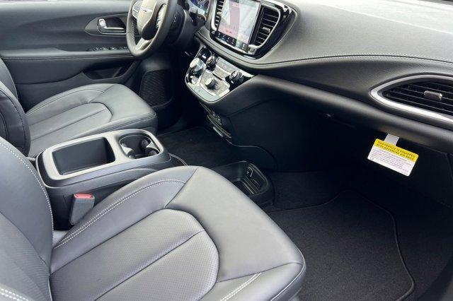 new 2025 Chrysler Pacifica car, priced at $44,320