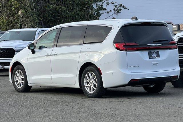 new 2025 Chrysler Pacifica car, priced at $44,320