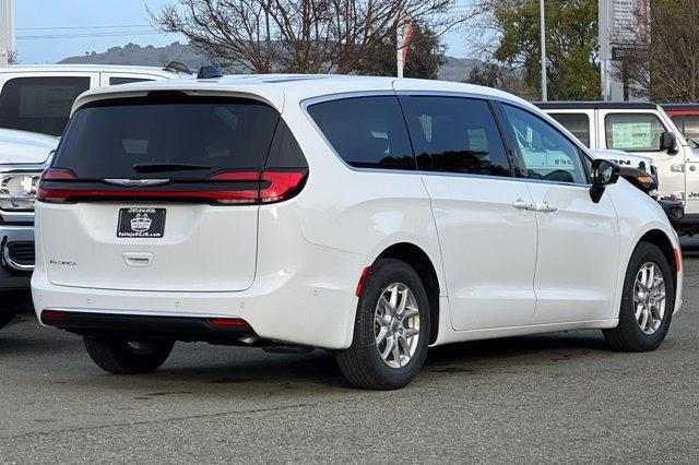 new 2025 Chrysler Pacifica car, priced at $44,320