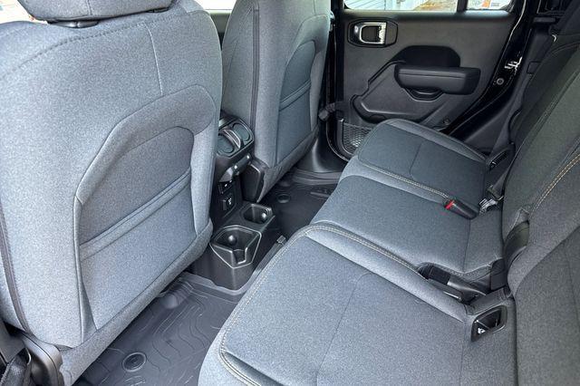 new 2025 Jeep Gladiator car, priced at $46,437