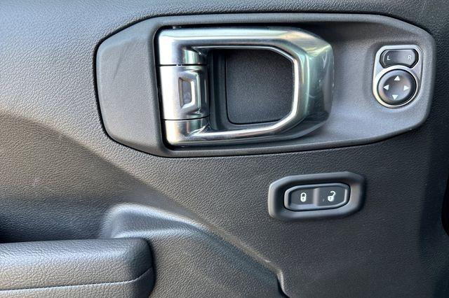 new 2025 Jeep Gladiator car, priced at $46,437