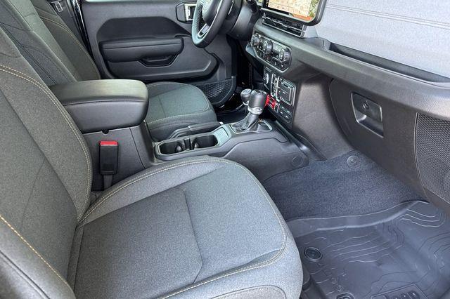 new 2025 Jeep Gladiator car, priced at $46,437