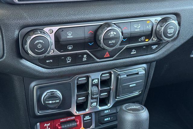 new 2025 Jeep Gladiator car, priced at $43,990