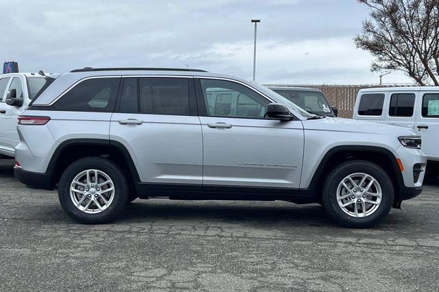 new 2025 Jeep Grand Cherokee car, priced at $39,470