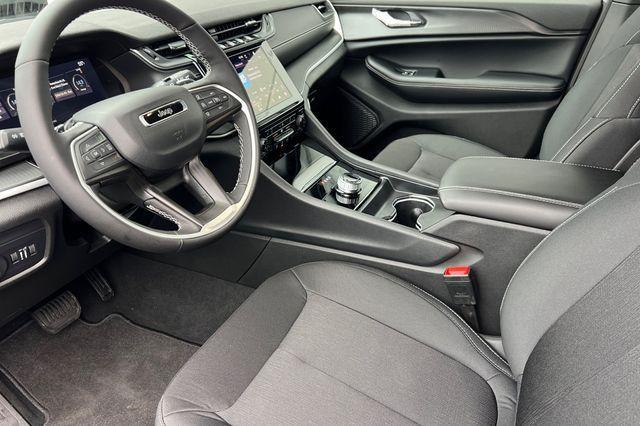 new 2025 Jeep Grand Cherokee car, priced at $39,470
