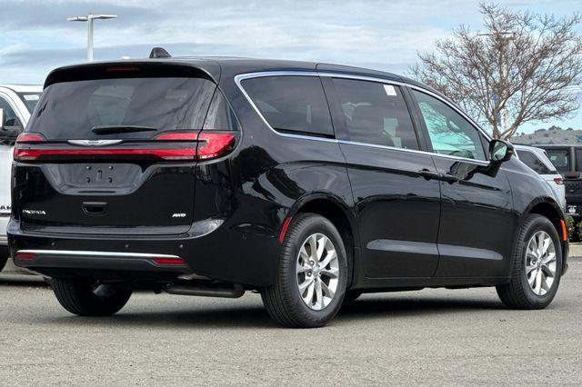 new 2025 Chrysler Pacifica car