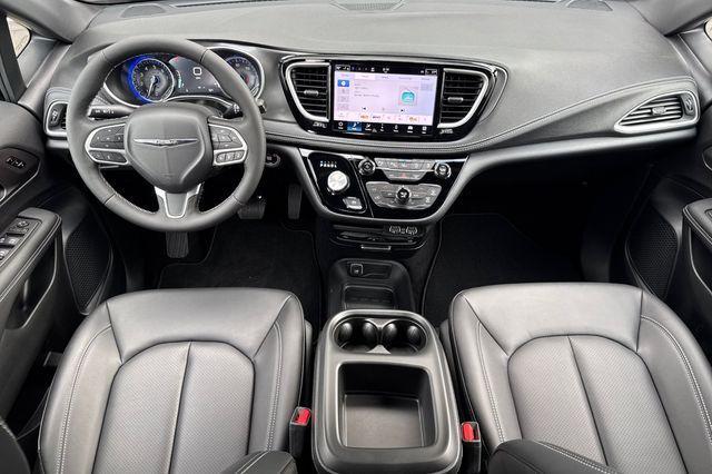new 2025 Chrysler Pacifica car