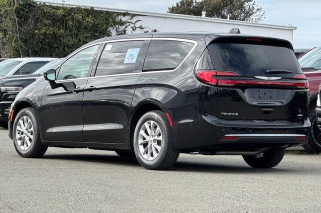 new 2025 Chrysler Pacifica car