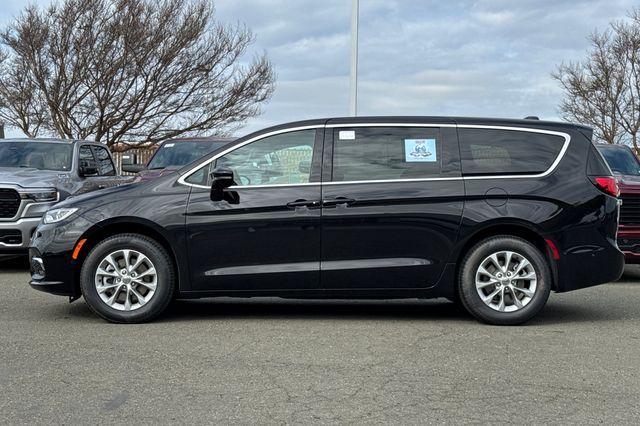 new 2025 Chrysler Pacifica car